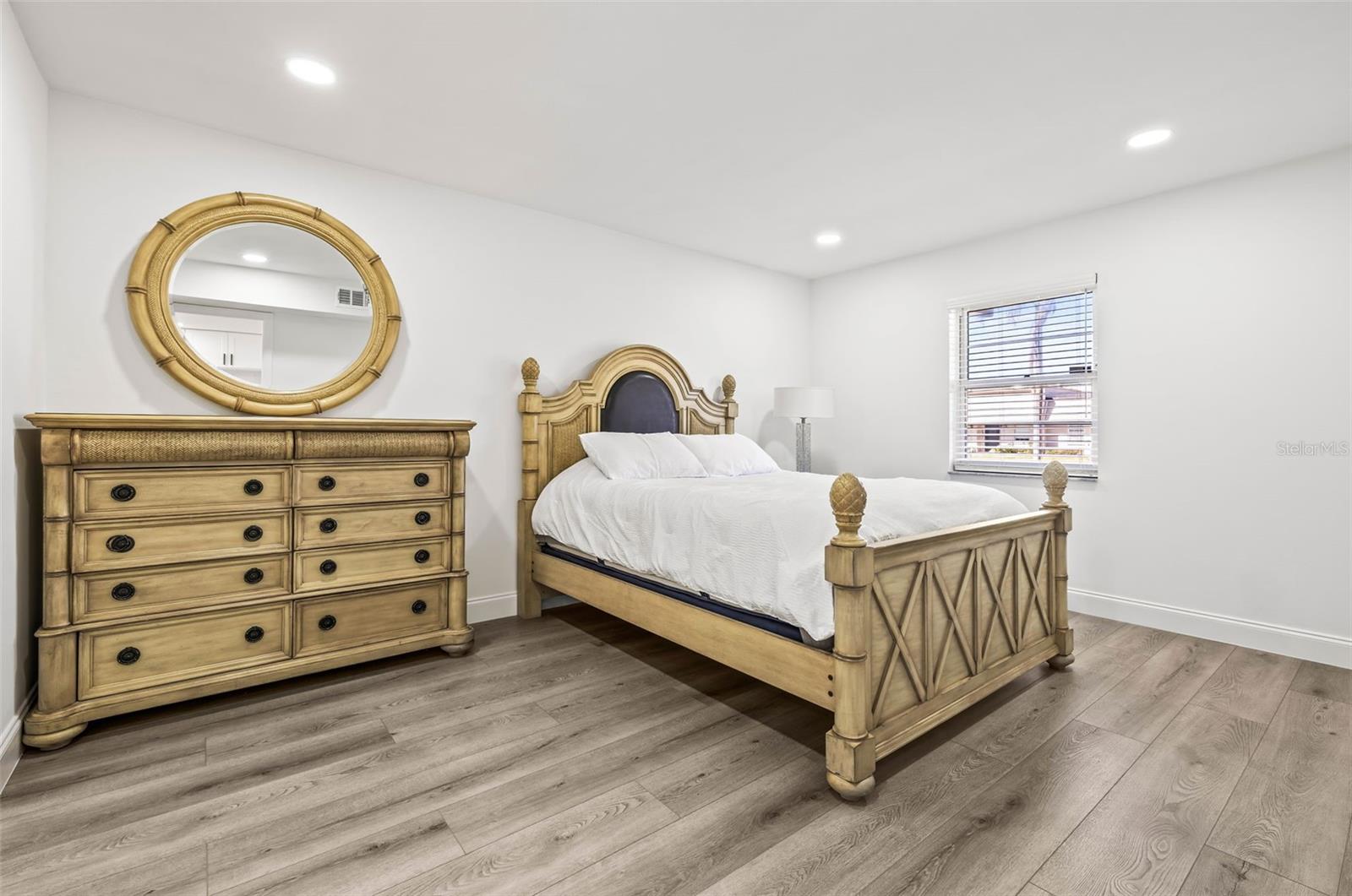 Image 11 of 18 For 2101 Cordova Green