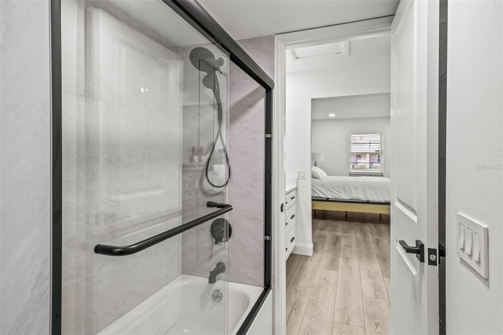 Image 13 of 18 For 2101 Cordova Green