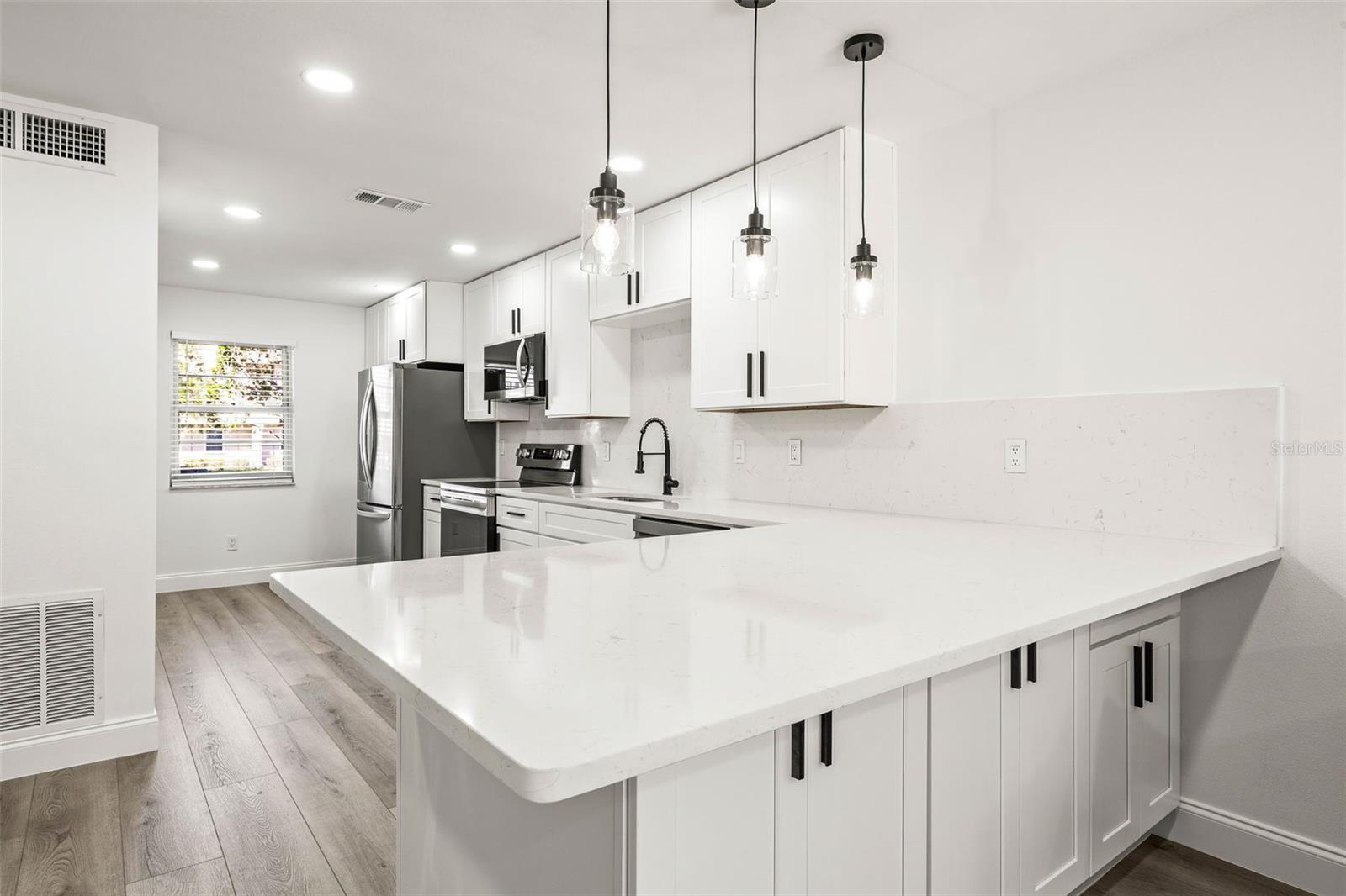 Image 3 of 18 For 2101 Cordova Green