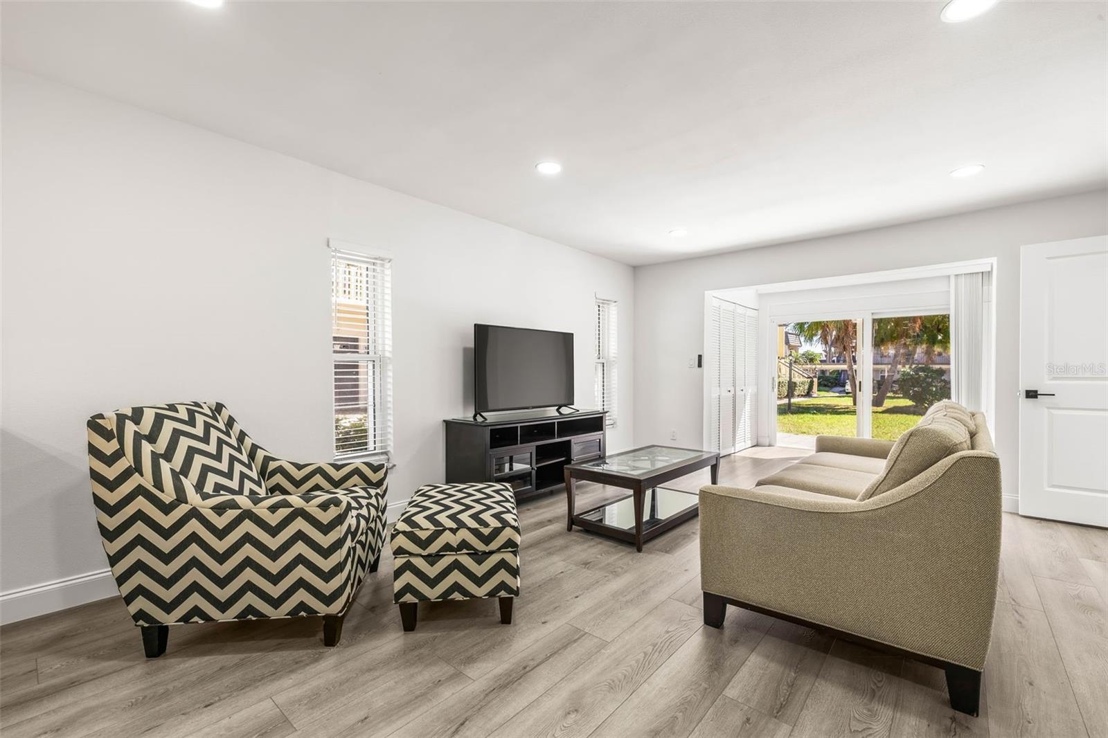 Image 6 of 18 For 2101 Cordova Green