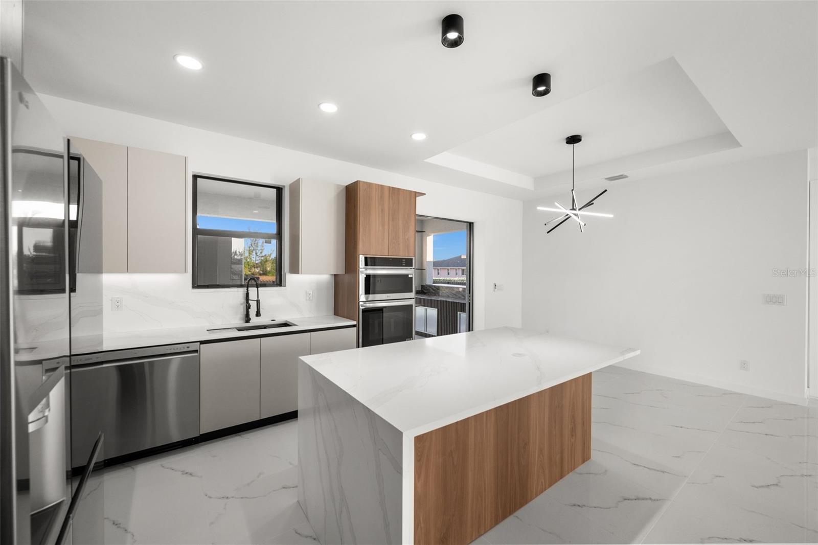 Listing photo id 11 for 2827 13th Street