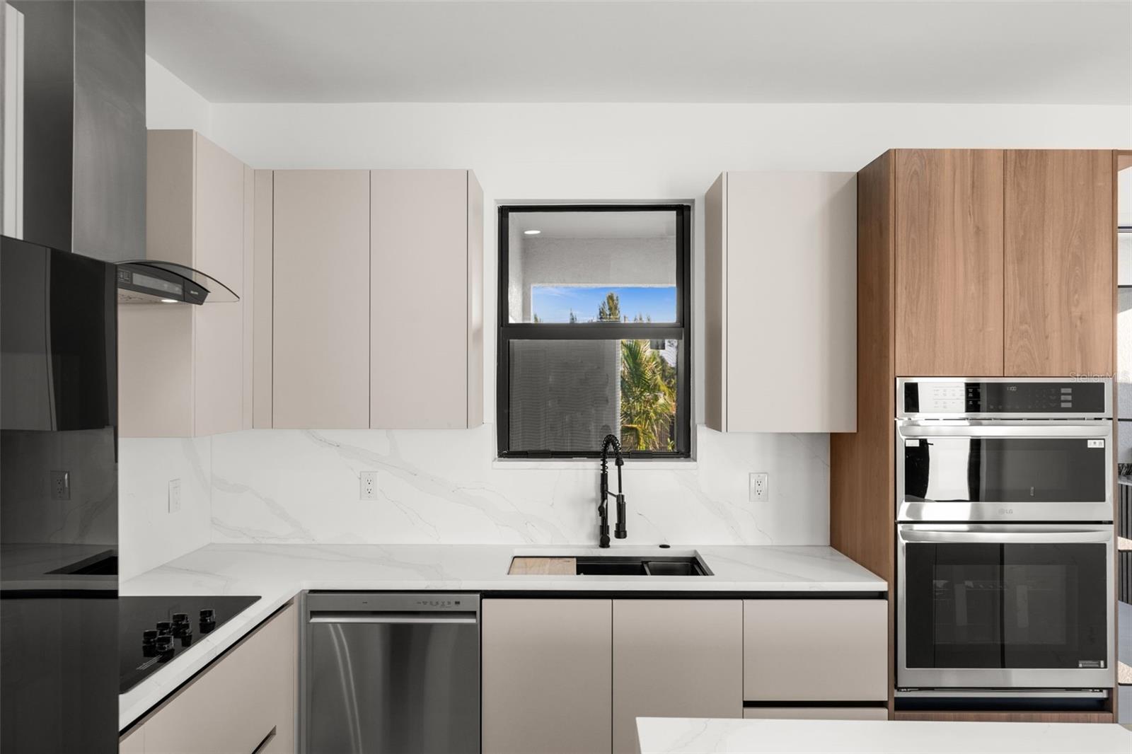 Listing photo id 13 for 2827 13th Street