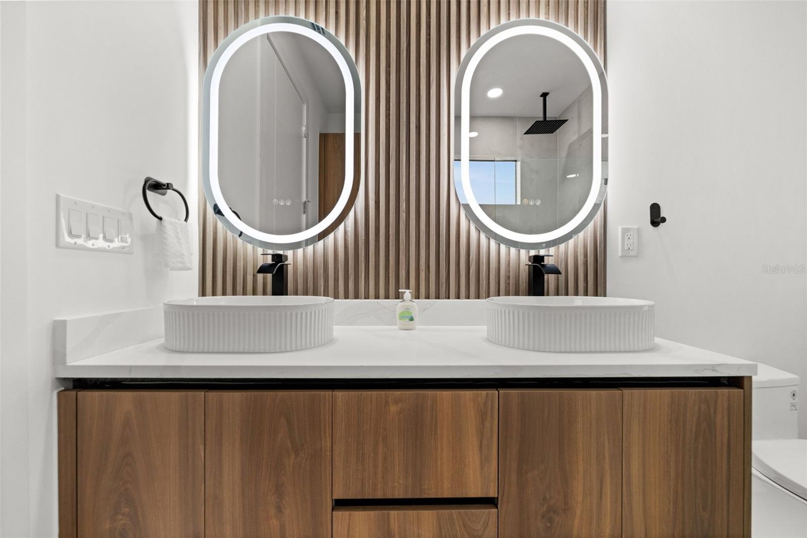 Listing photo id 22 for 2827 13th Street