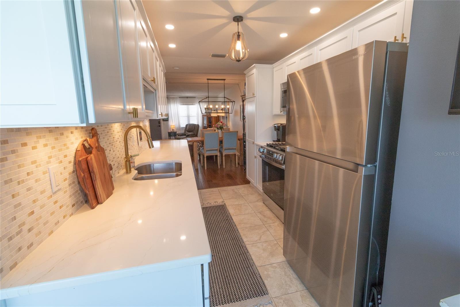 Listing photo id 10 for 6075 Shore Boulevard S 606