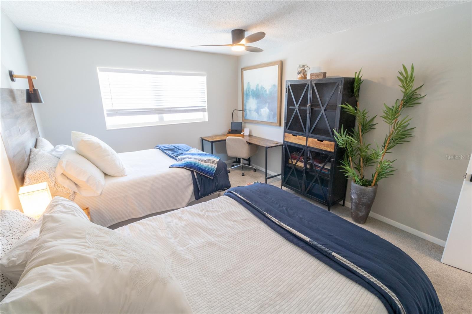 Listing photo id 16 for 6075 Shore Boulevard S 606