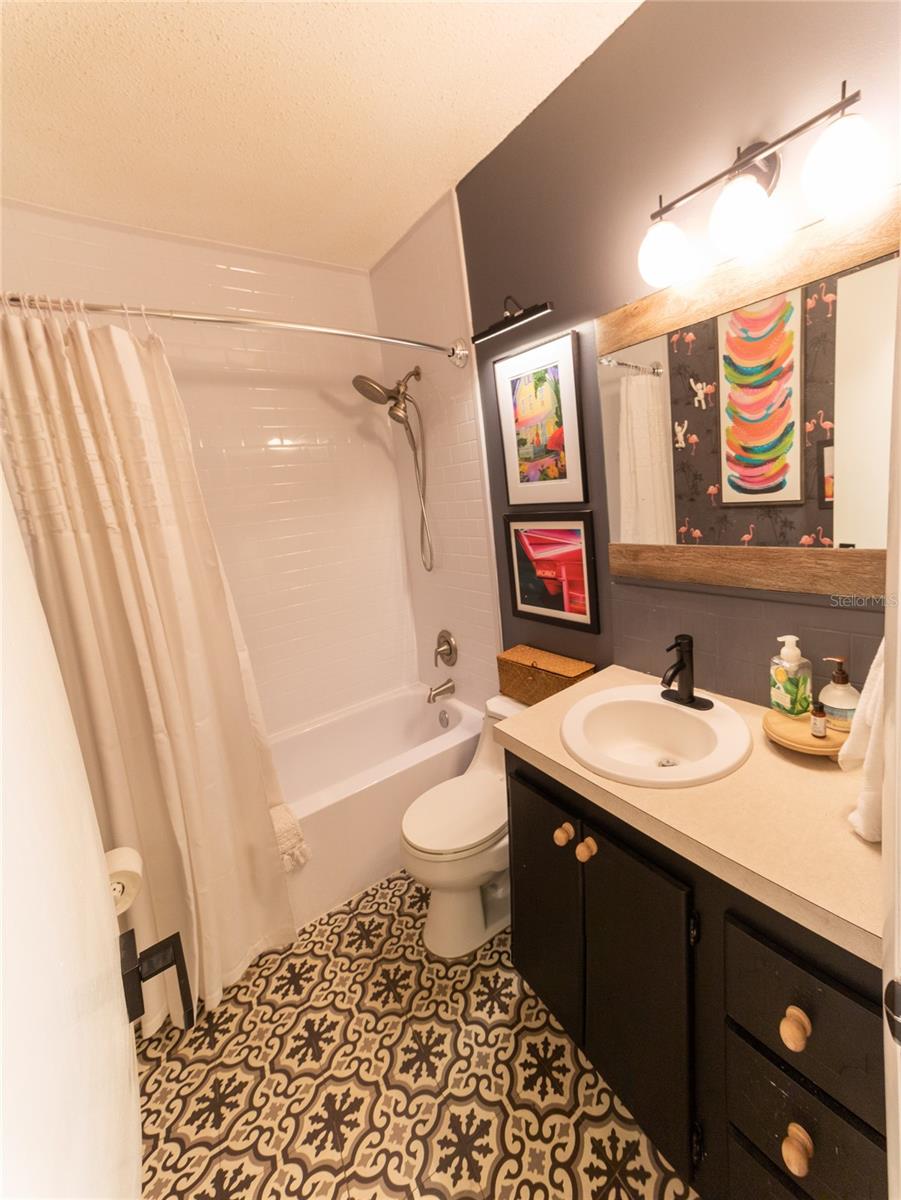 Listing photo id 17 for 6075 Shore Boulevard S 606