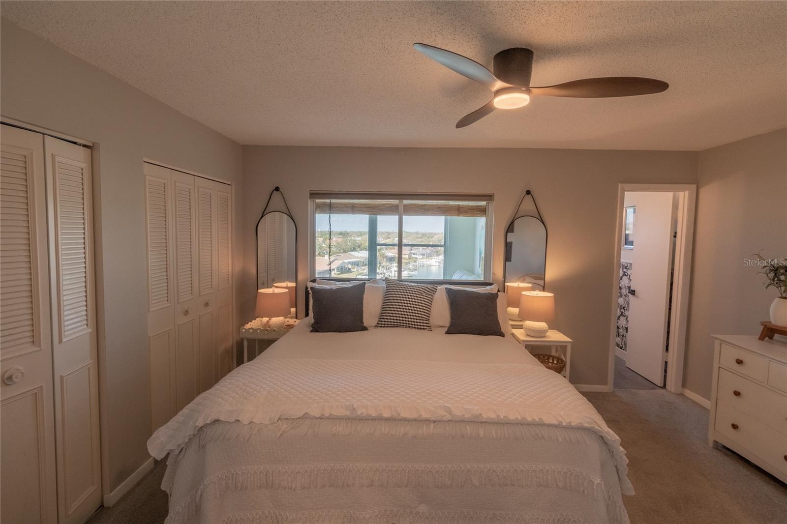 Listing photo id 19 for 6075 Shore Boulevard S 606