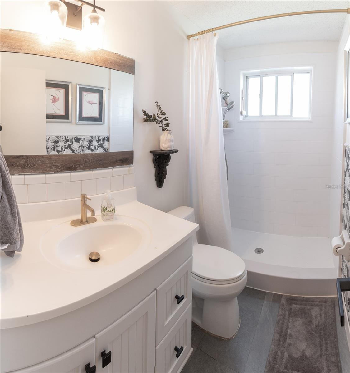 Listing photo id 22 for 6075 Shore Boulevard S 606