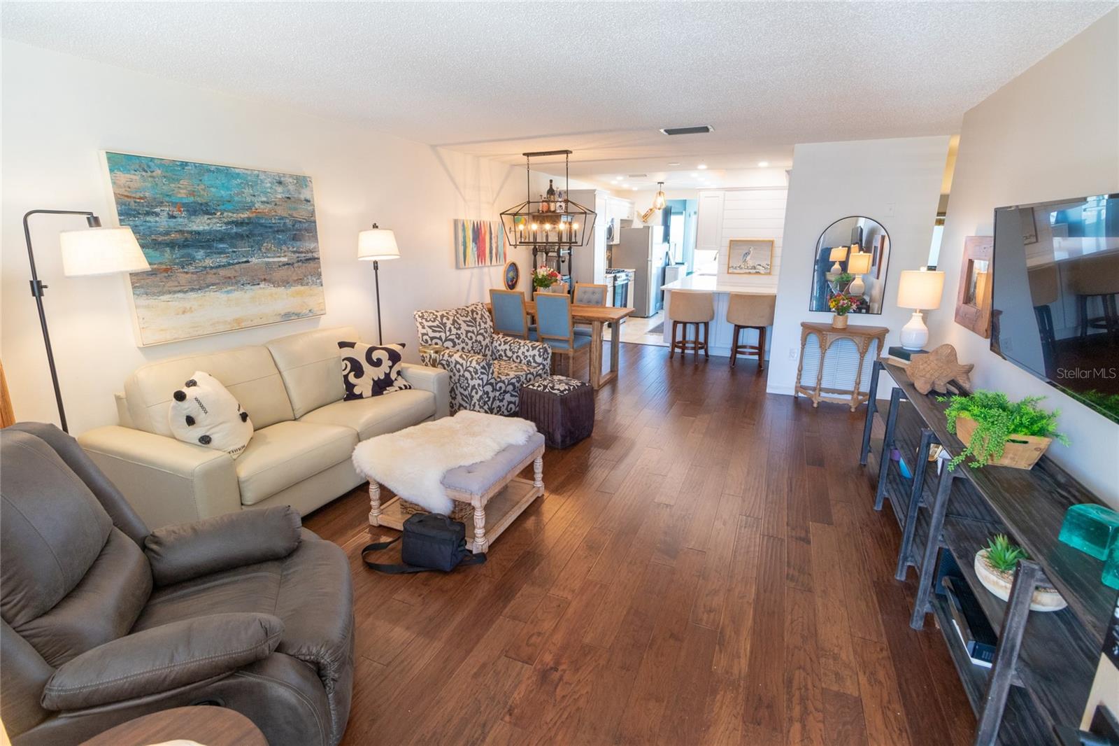 Listing photo id 1 for 6075 Shore Boulevard S 606