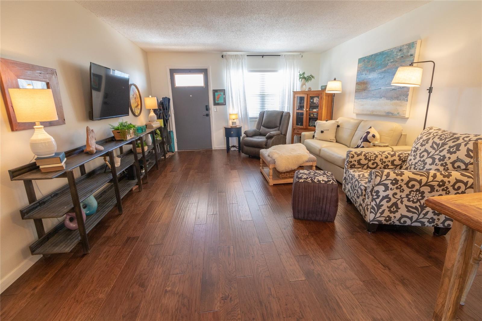 Listing photo id 2 for 6075 Shore Boulevard S 606