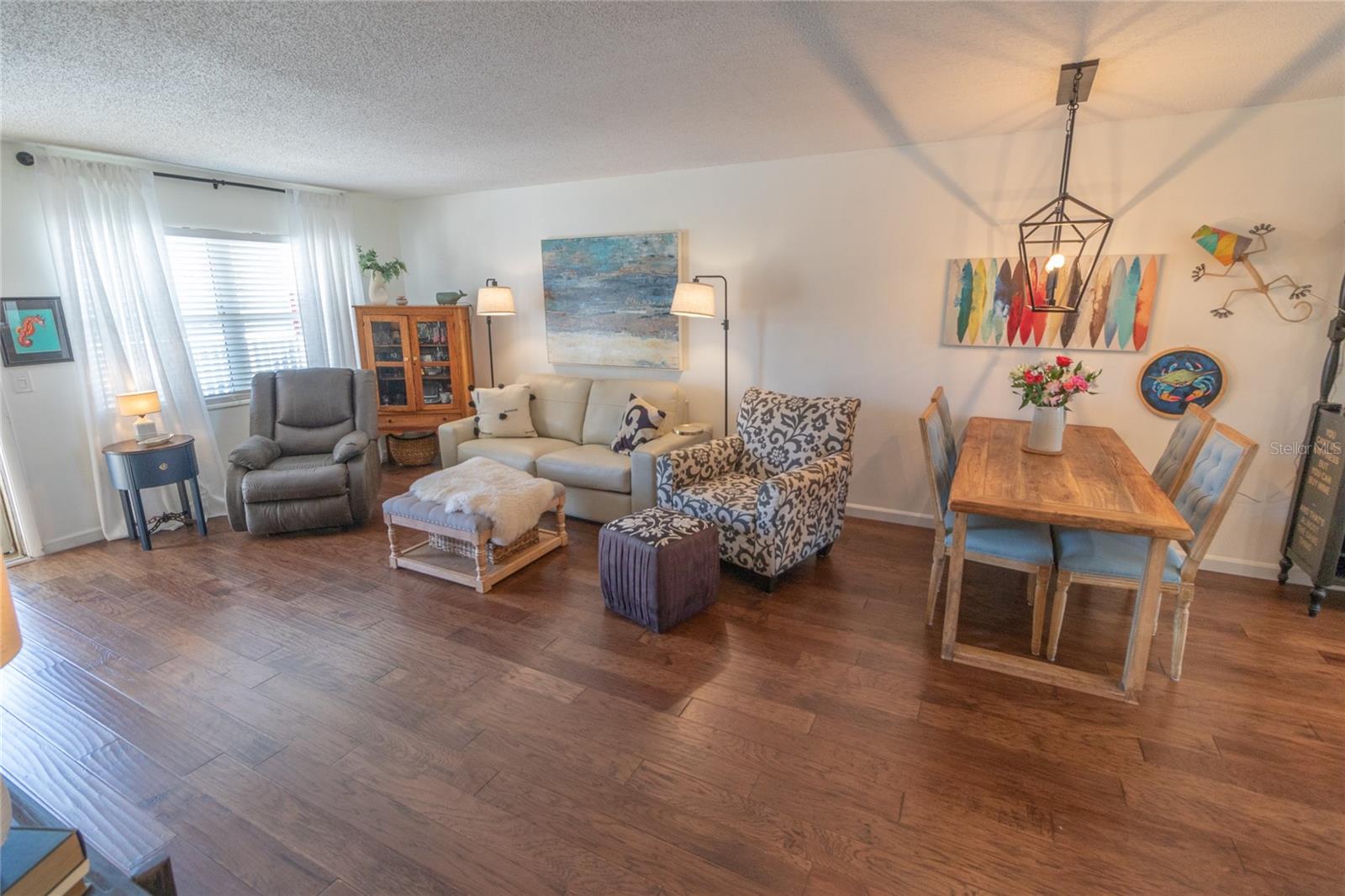 Listing photo id 3 for 6075 Shore Boulevard S 606