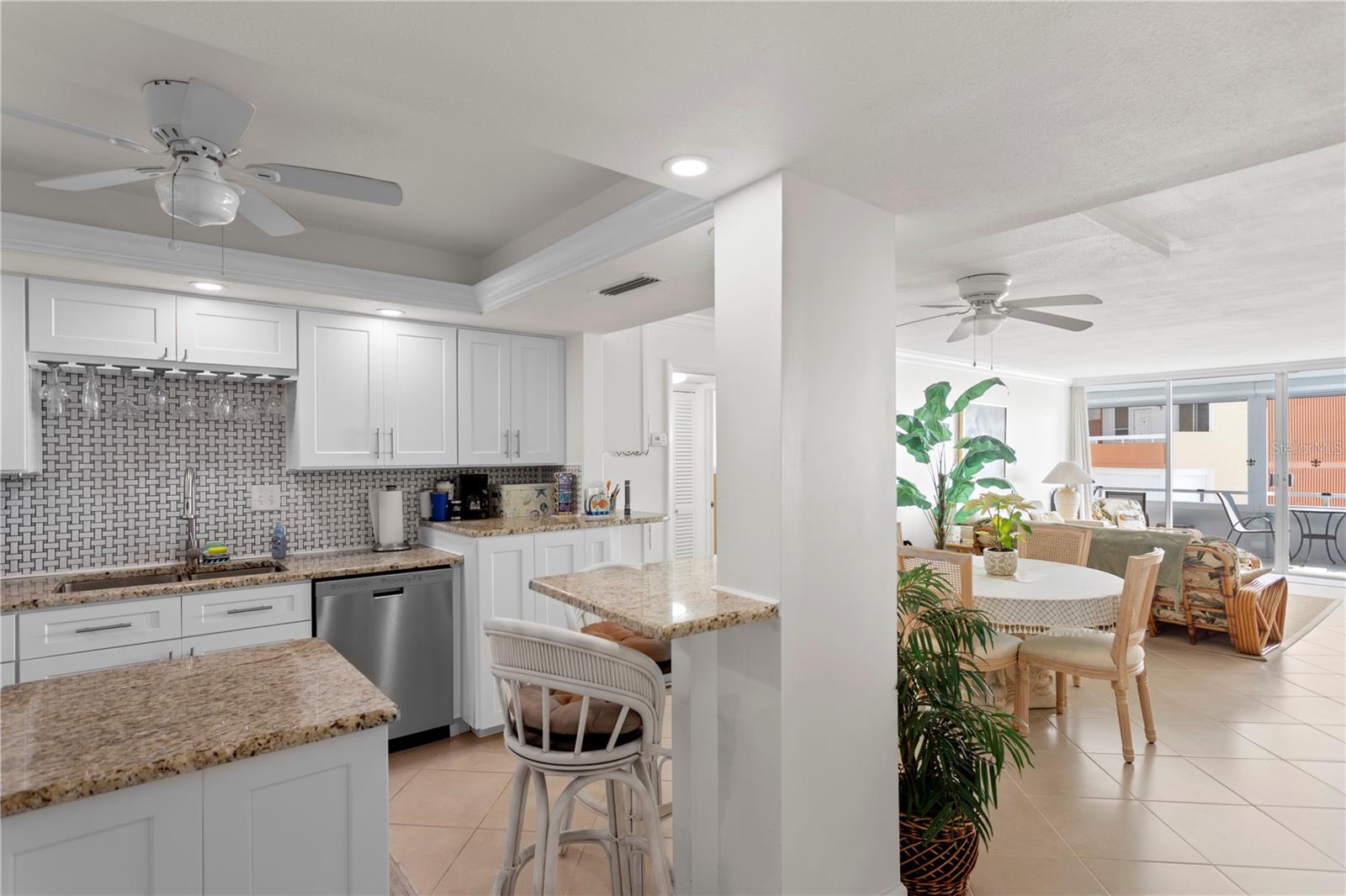 Image 12 of 35 For 17920 Gulf Boulevard 1102