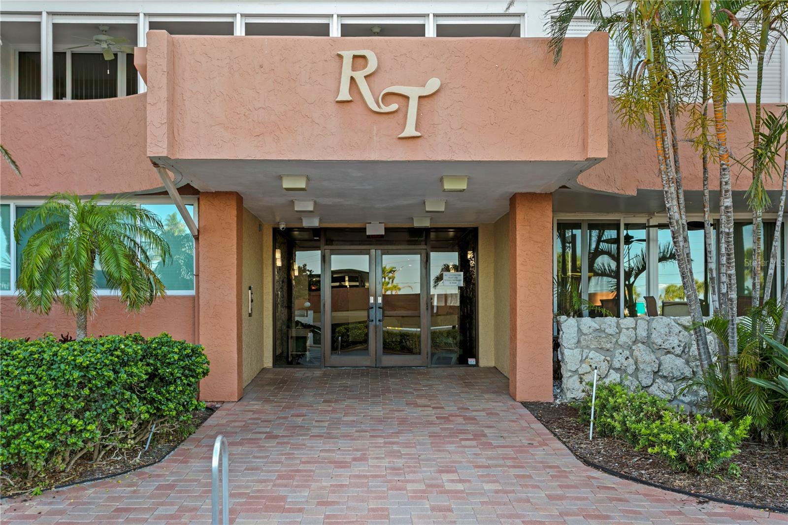 Image 6 of 35 For 17920 Gulf Boulevard 1102