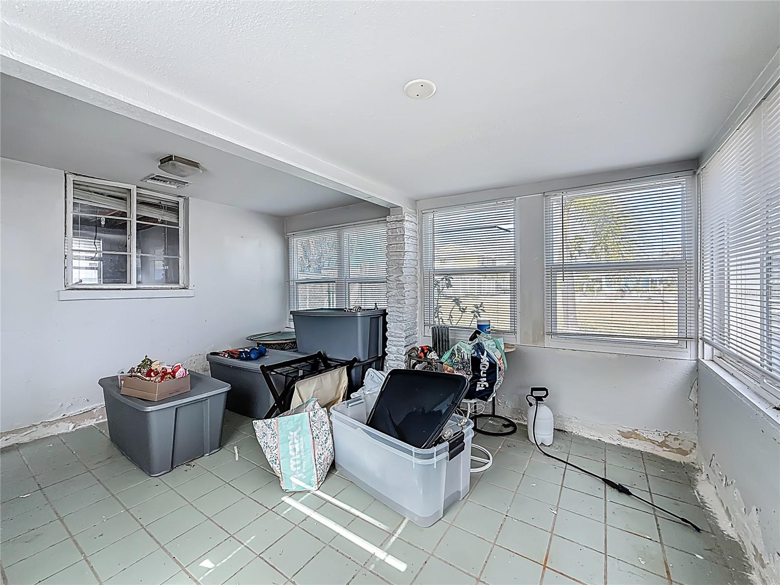 Image 14 of 52 For 18012 4th Street E