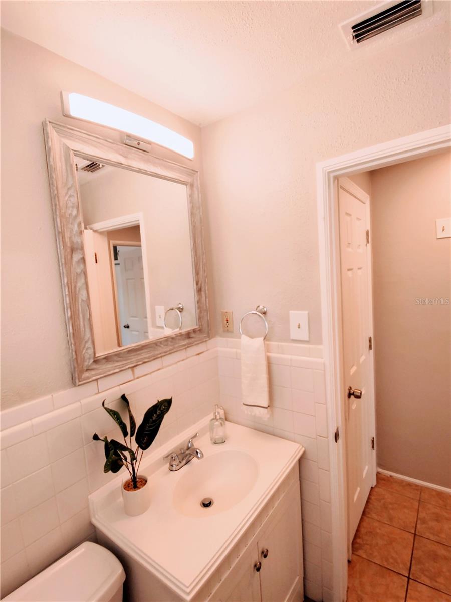 Listing photo id 10 for 1336 60th Street S