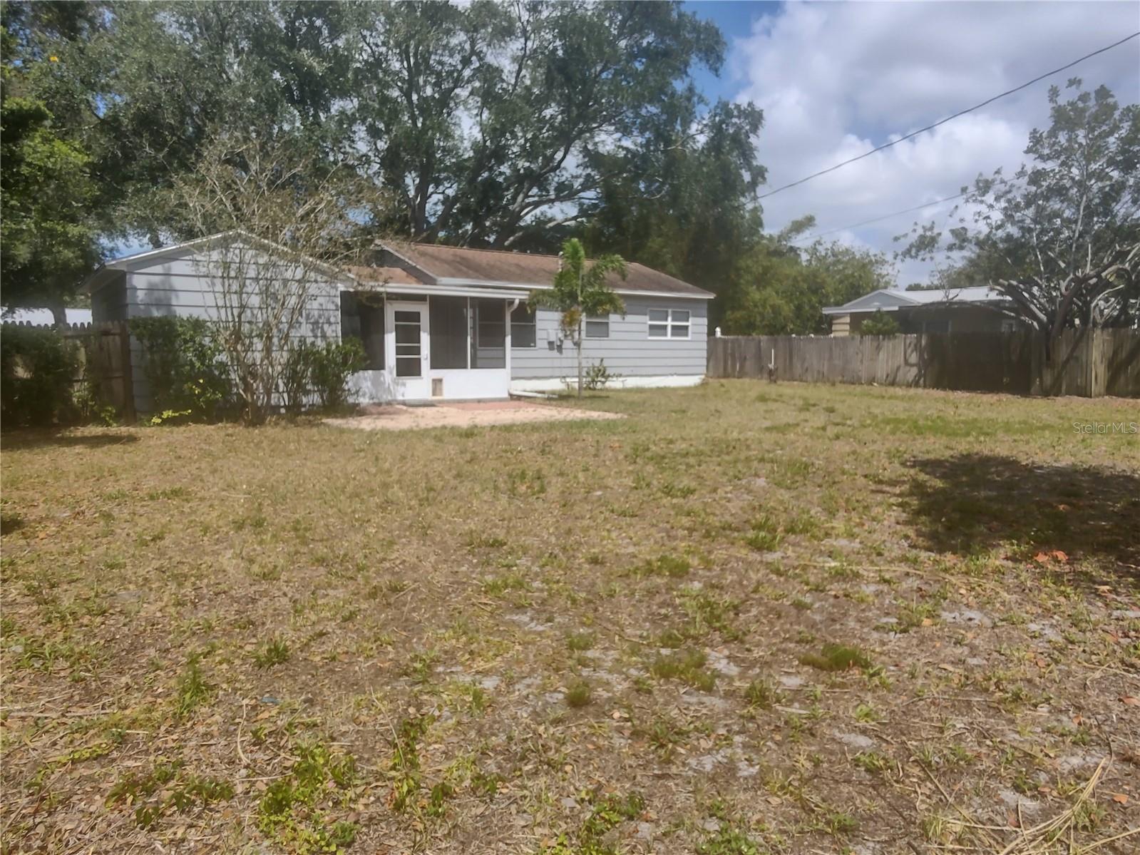 Listing photo id 22 for 1336 60th Street S