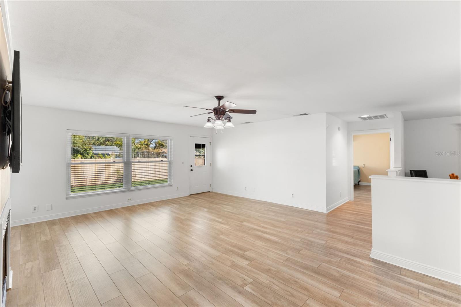 Image 16 of 41 For 811 40th Avenue N