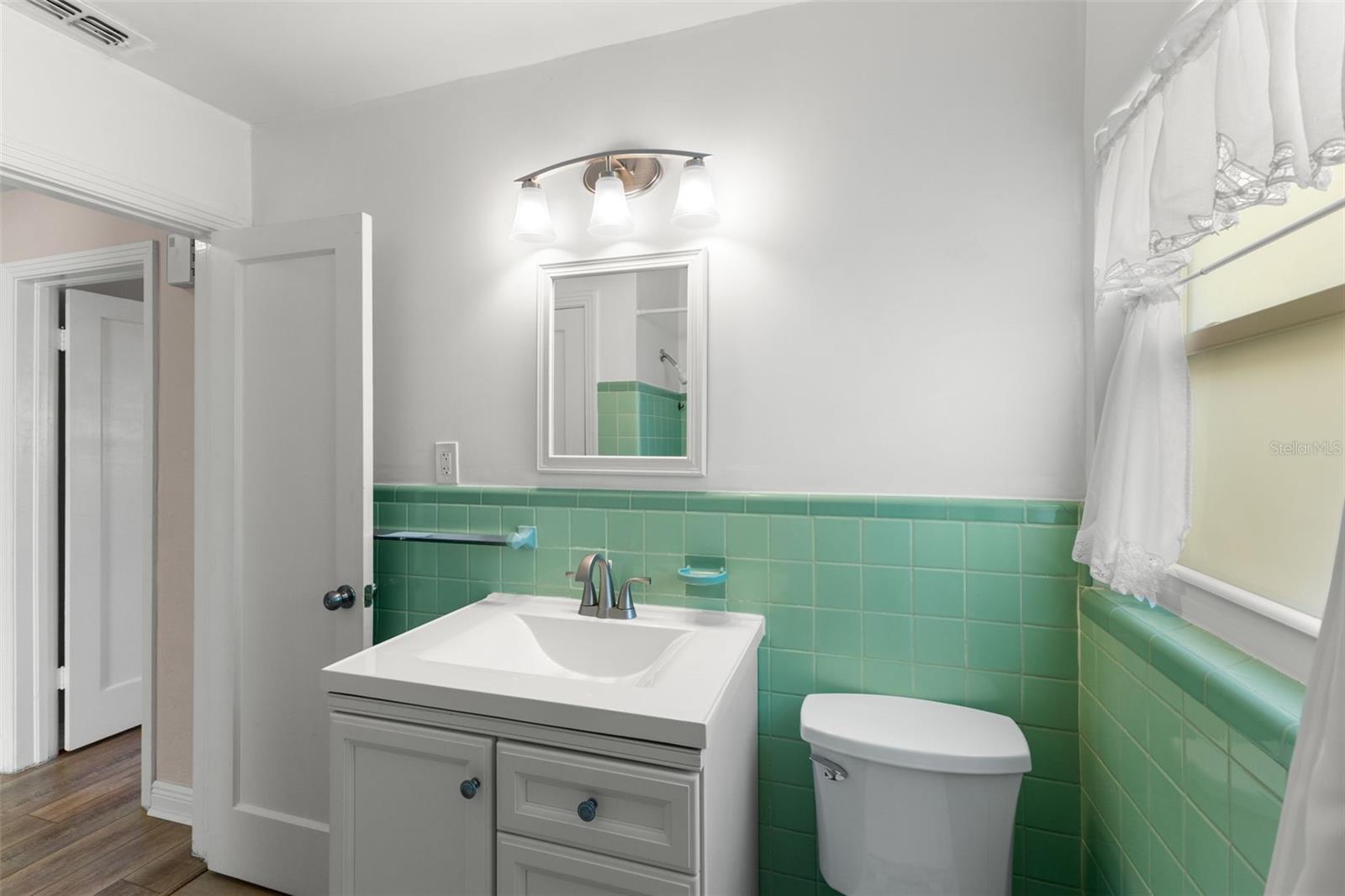 Image 30 of 41 For 811 40th Avenue N