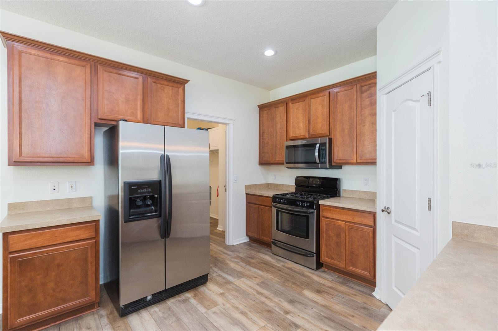 Listing photo id 14 for 7409 Surrey Wood Lane