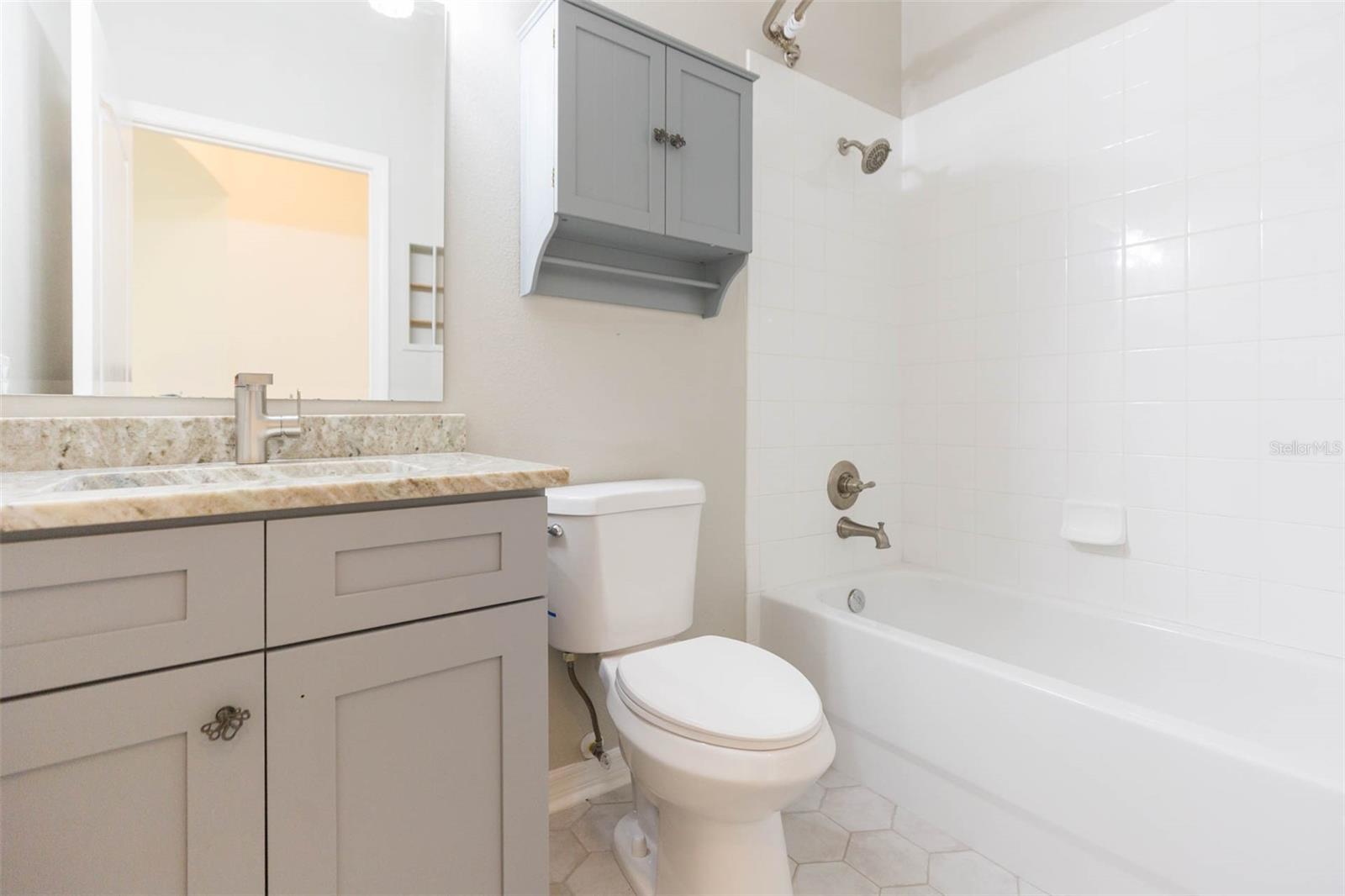 Listing photo id 17 for 7409 Surrey Wood Lane