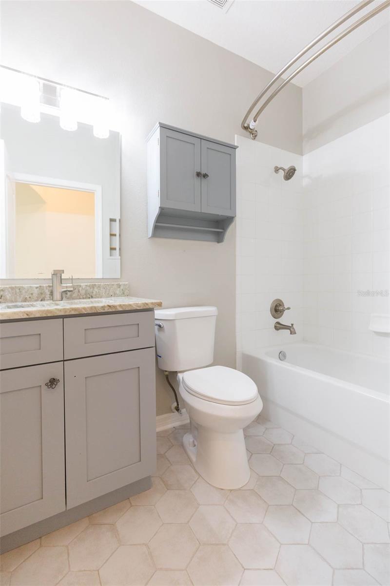 Listing photo id 18 for 7409 Surrey Wood Lane