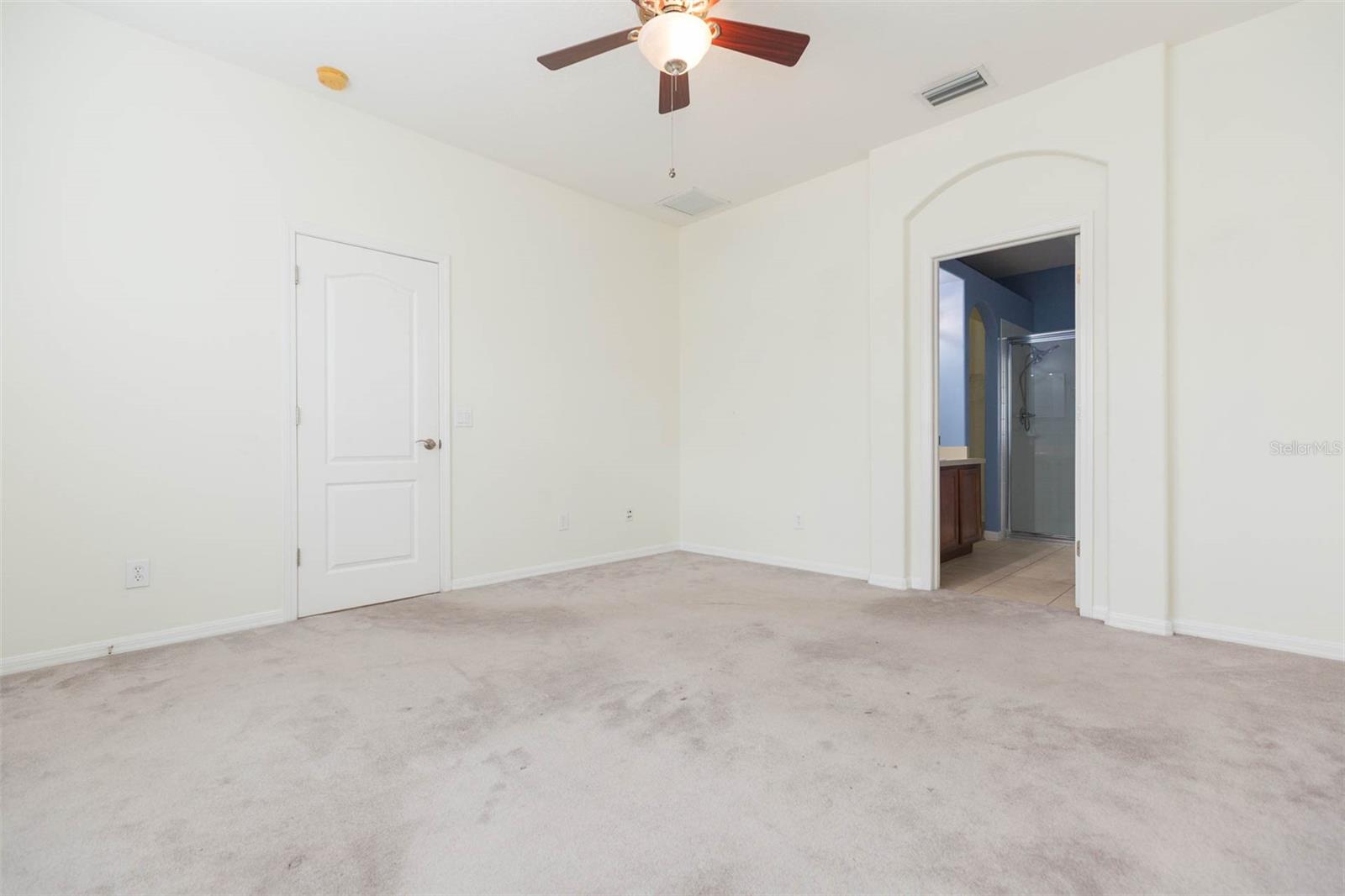 Listing photo id 24 for 7409 Surrey Wood Lane