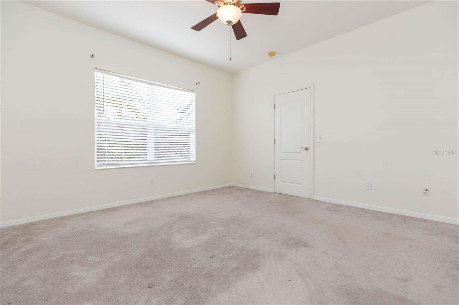 Listing photo id 25 for 7409 Surrey Wood Lane