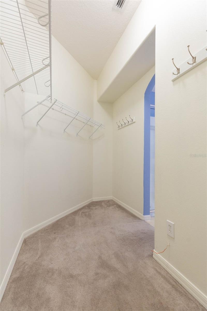 Listing photo id 29 for 7409 Surrey Wood Lane