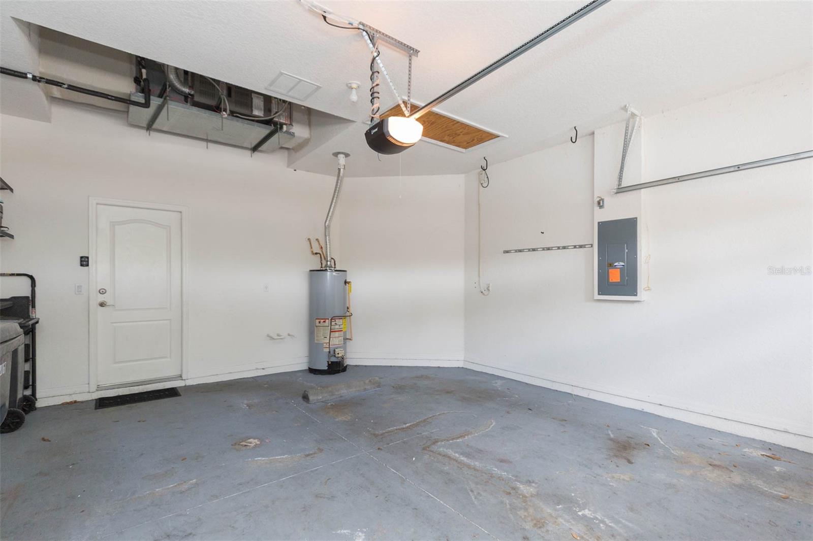 Listing photo id 30 for 7409 Surrey Wood Lane