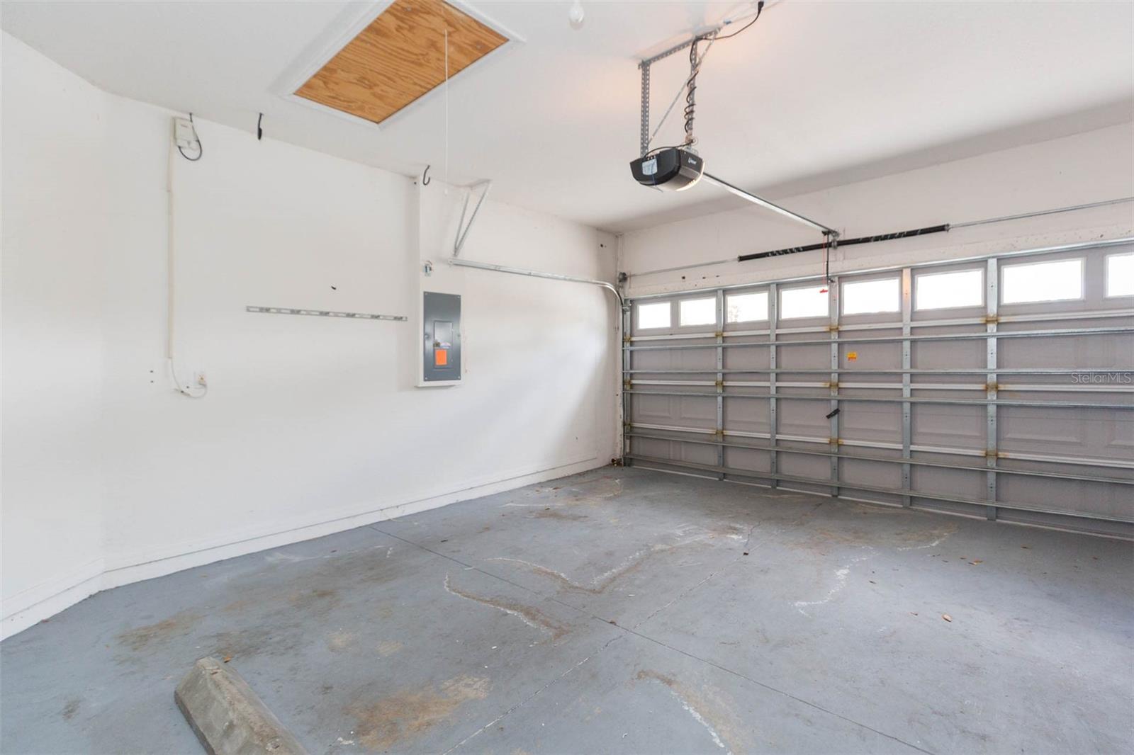 Listing photo id 31 for 7409 Surrey Wood Lane