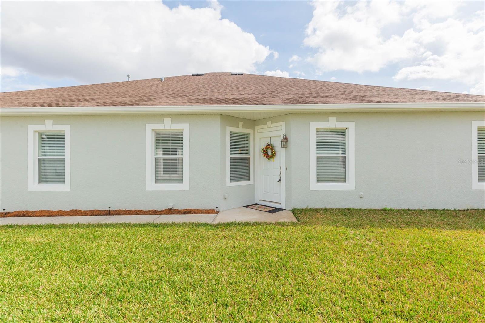 Listing photo id 3 for 7409 Surrey Wood Lane