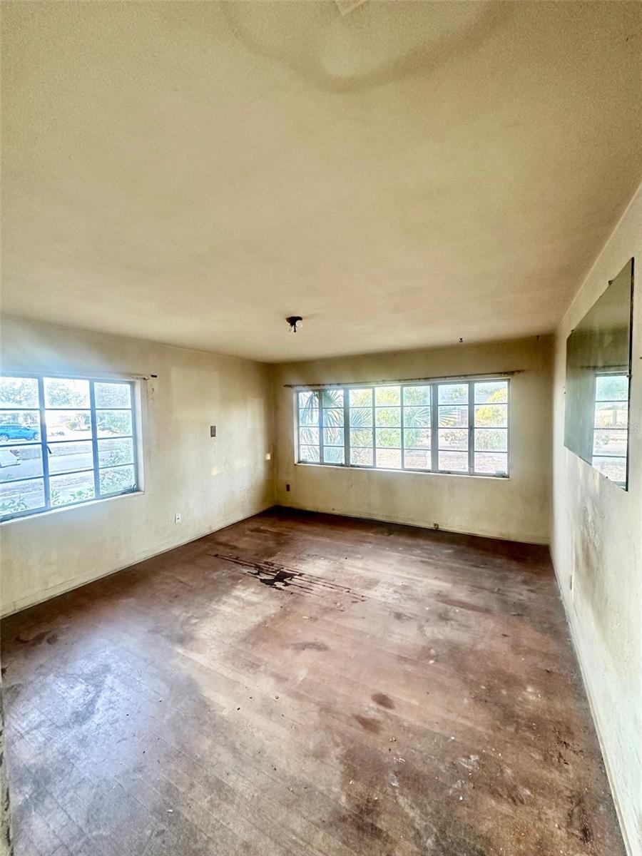 Image 5 of 5 For 4566 28th Avenue N