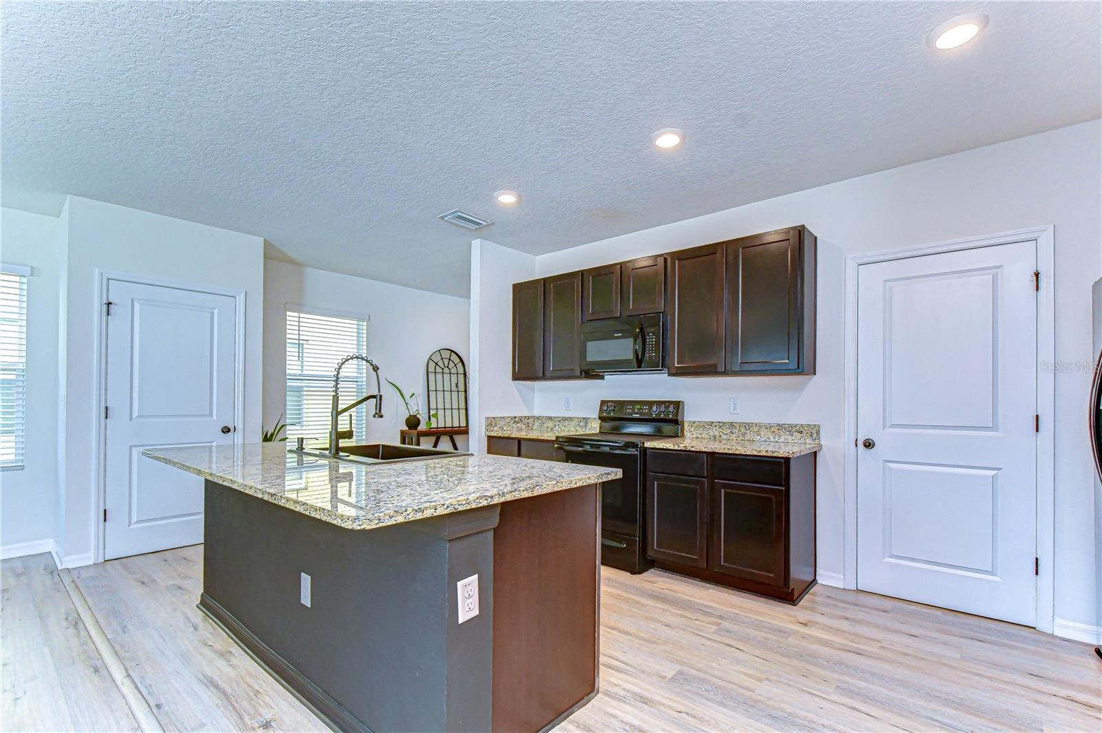 Image 10 of 77 For 11019 Leland Groves Dr