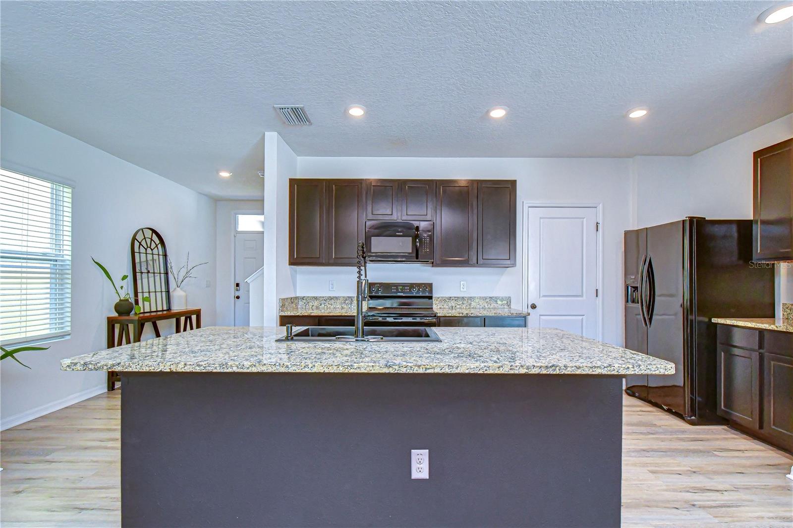 Image 11 of 77 For 11019 Leland Groves Dr