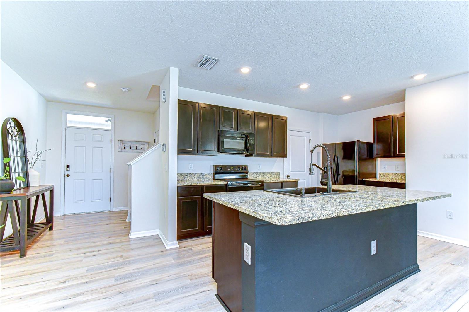 Image 12 of 77 For 11019 Leland Groves Dr