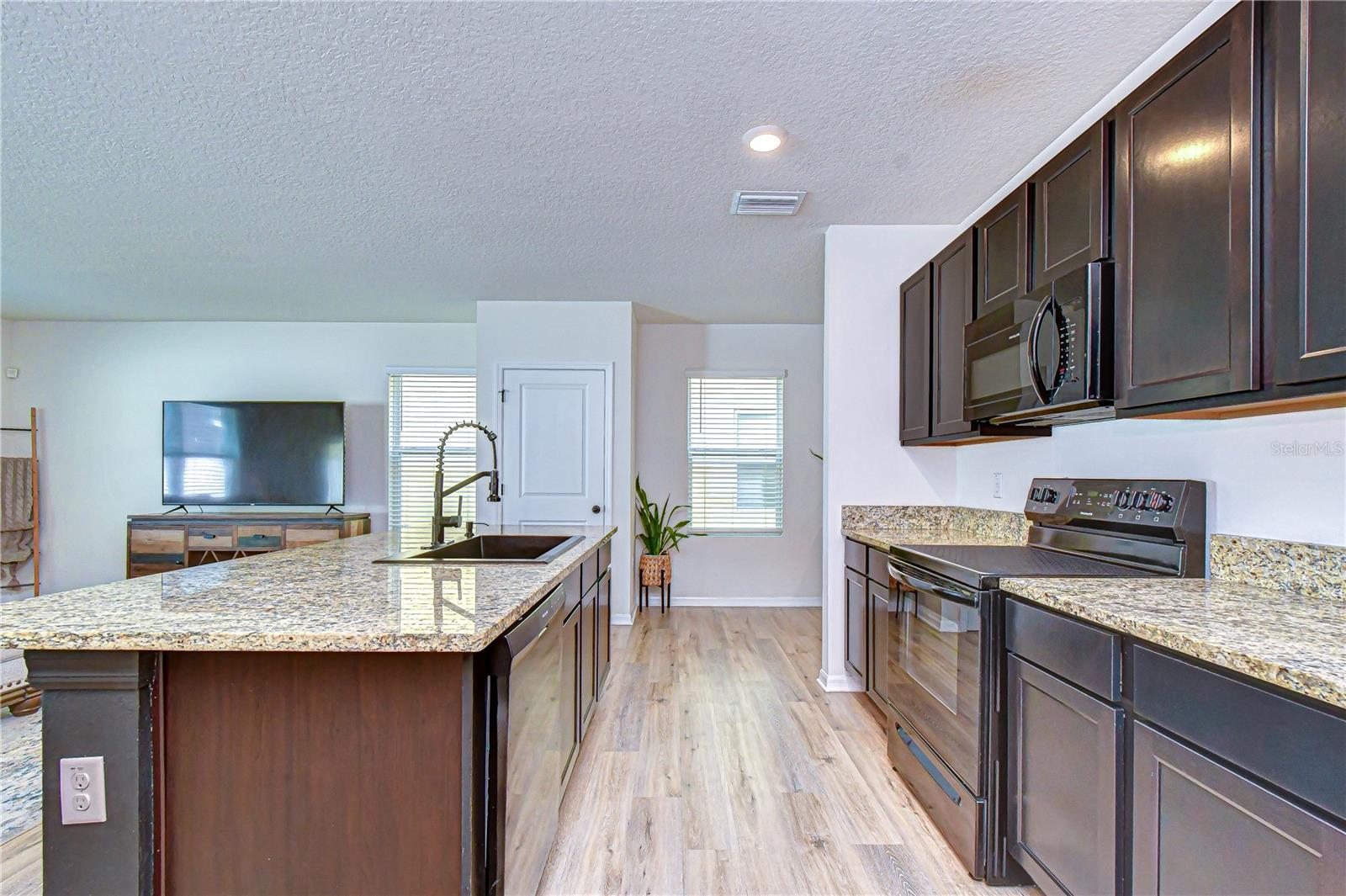 Image 14 of 77 For 11019 Leland Groves Dr