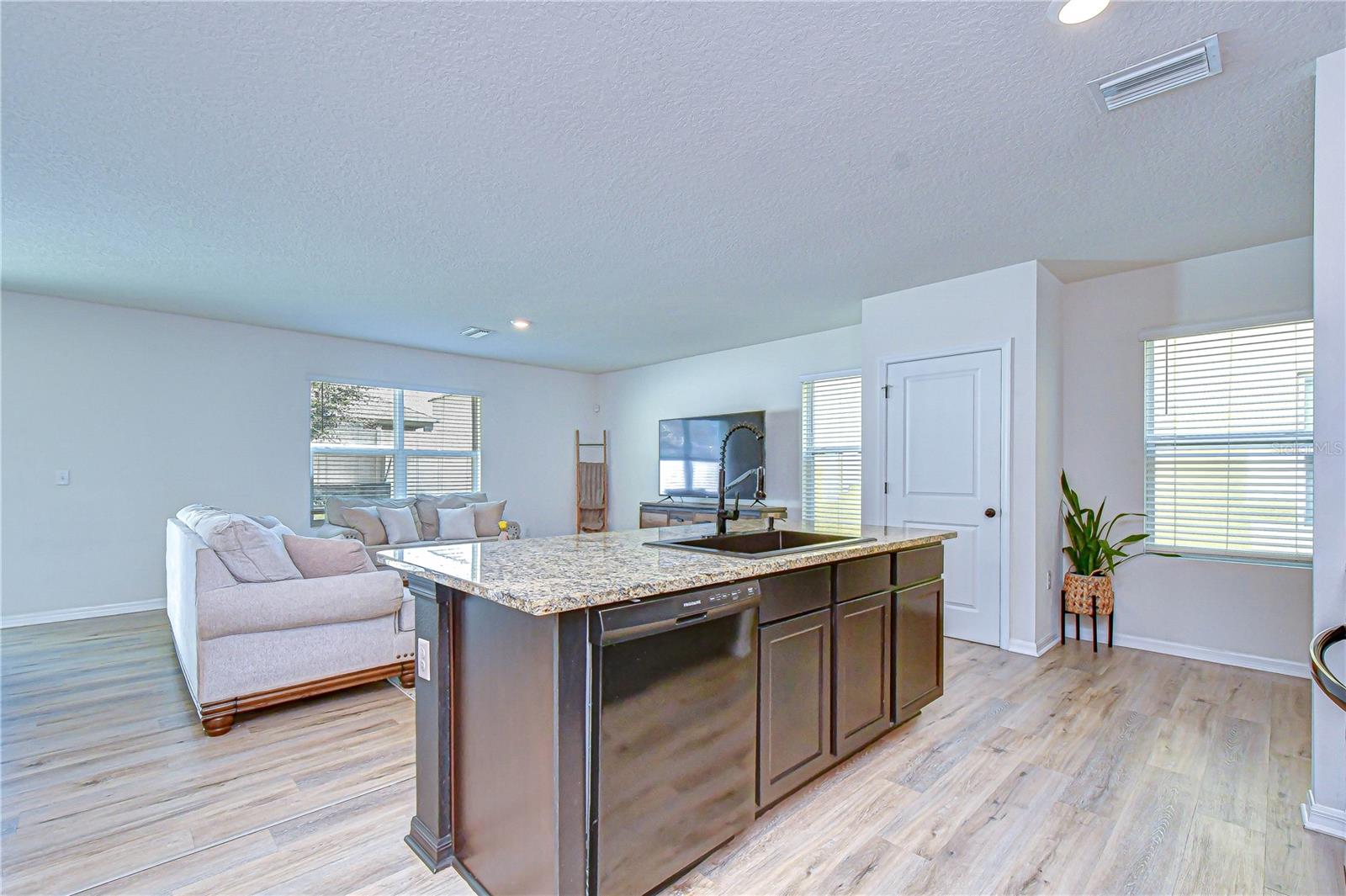 Image 15 of 77 For 11019 Leland Groves Dr