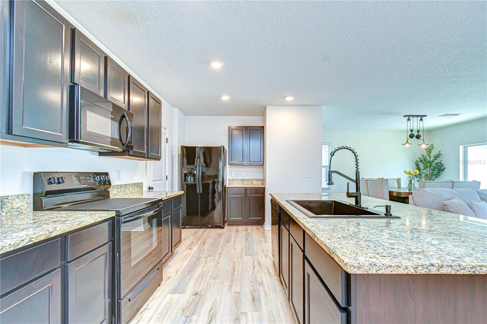 Image 16 of 77 For 11019 Leland Groves Dr