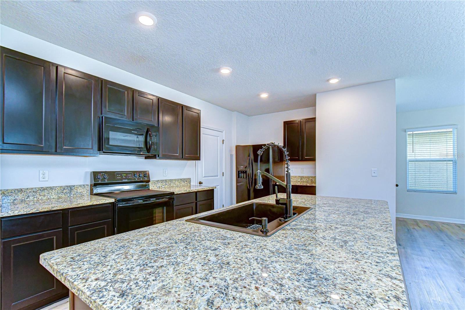 Image 19 of 77 For 11019 Leland Groves Dr