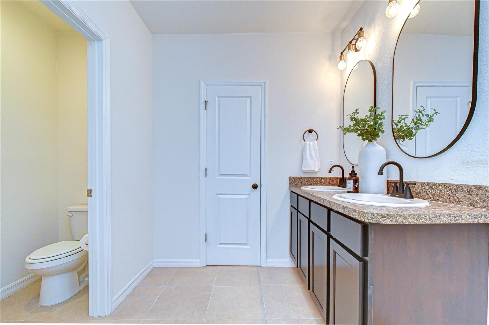 Image 28 of 77 For 11019 Leland Groves Dr