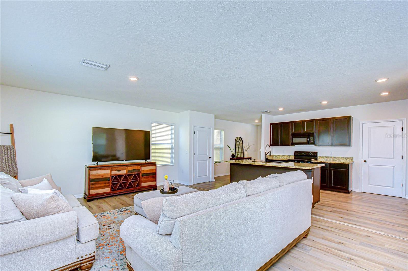 Image 5 of 77 For 11019 Leland Groves Dr