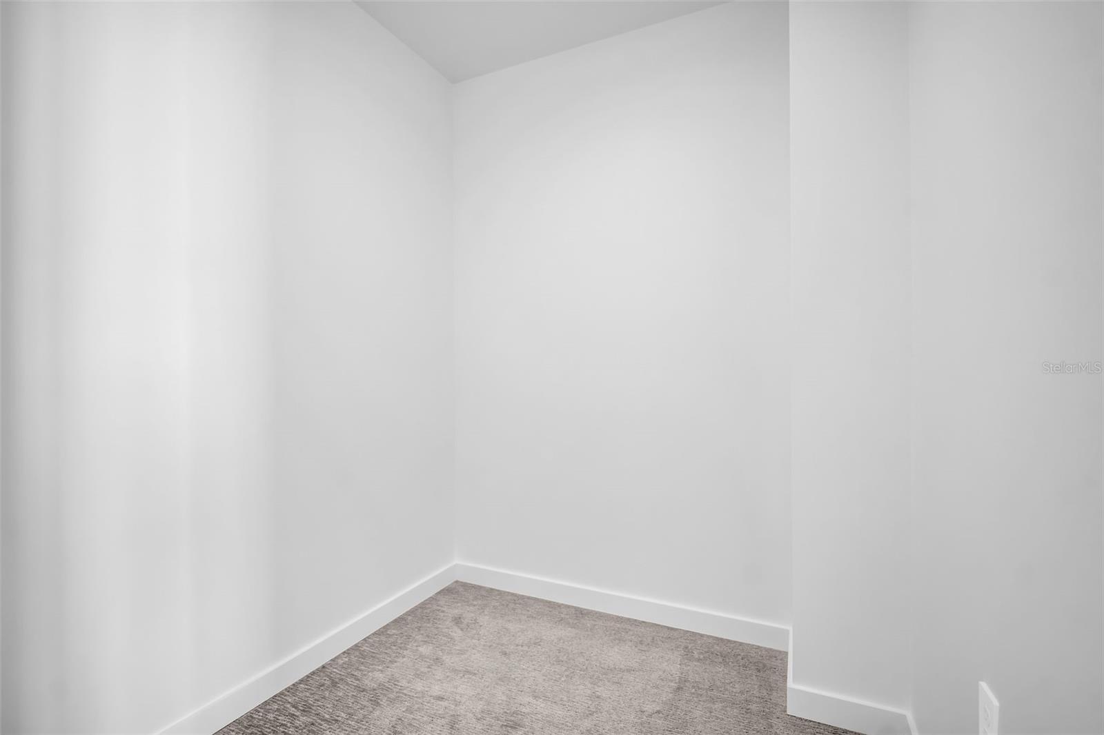 Image 23 of 70 For 400 Central Avenue 2605