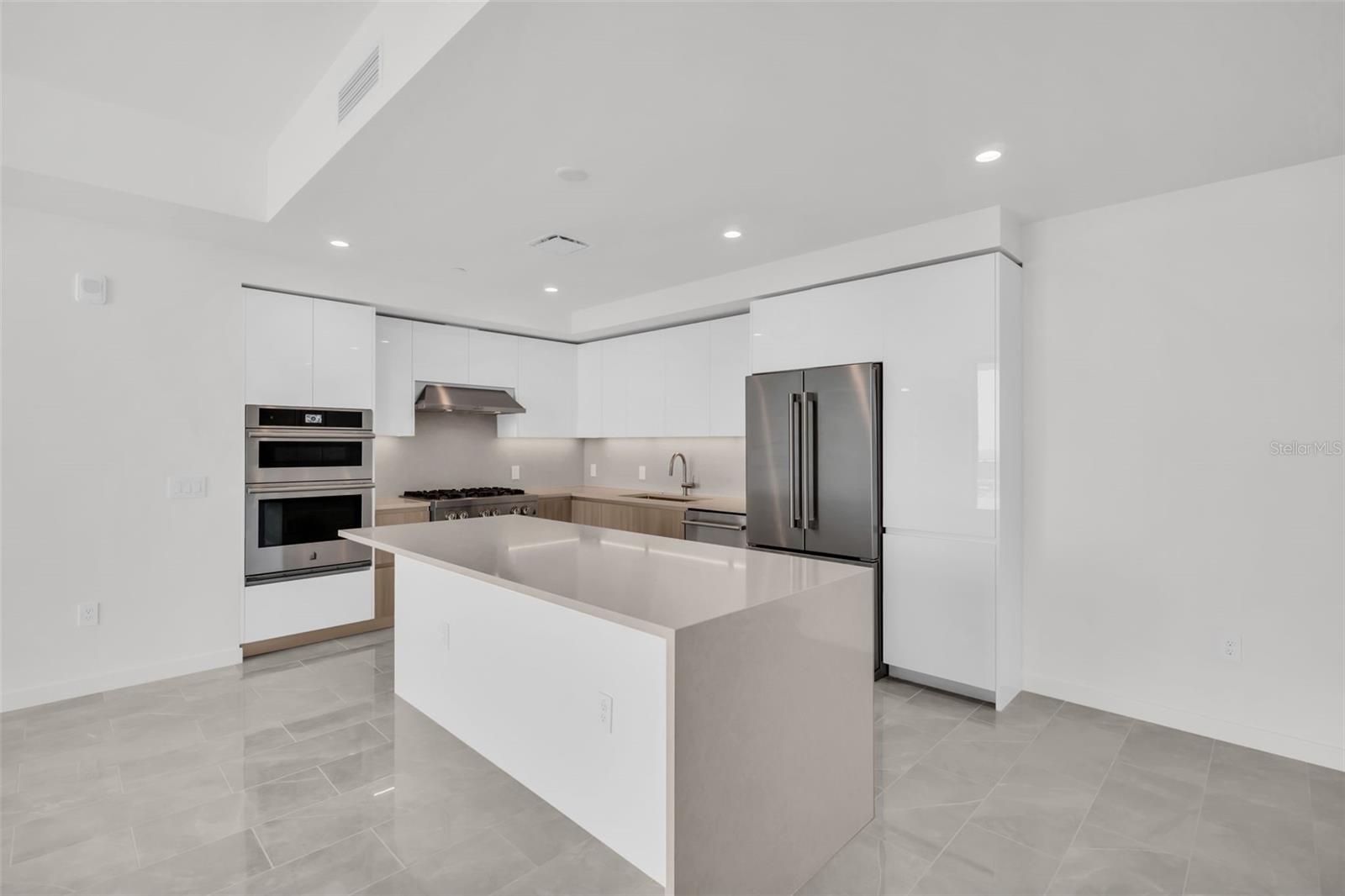 Image 3 of 70 For 400 Central Avenue 2605