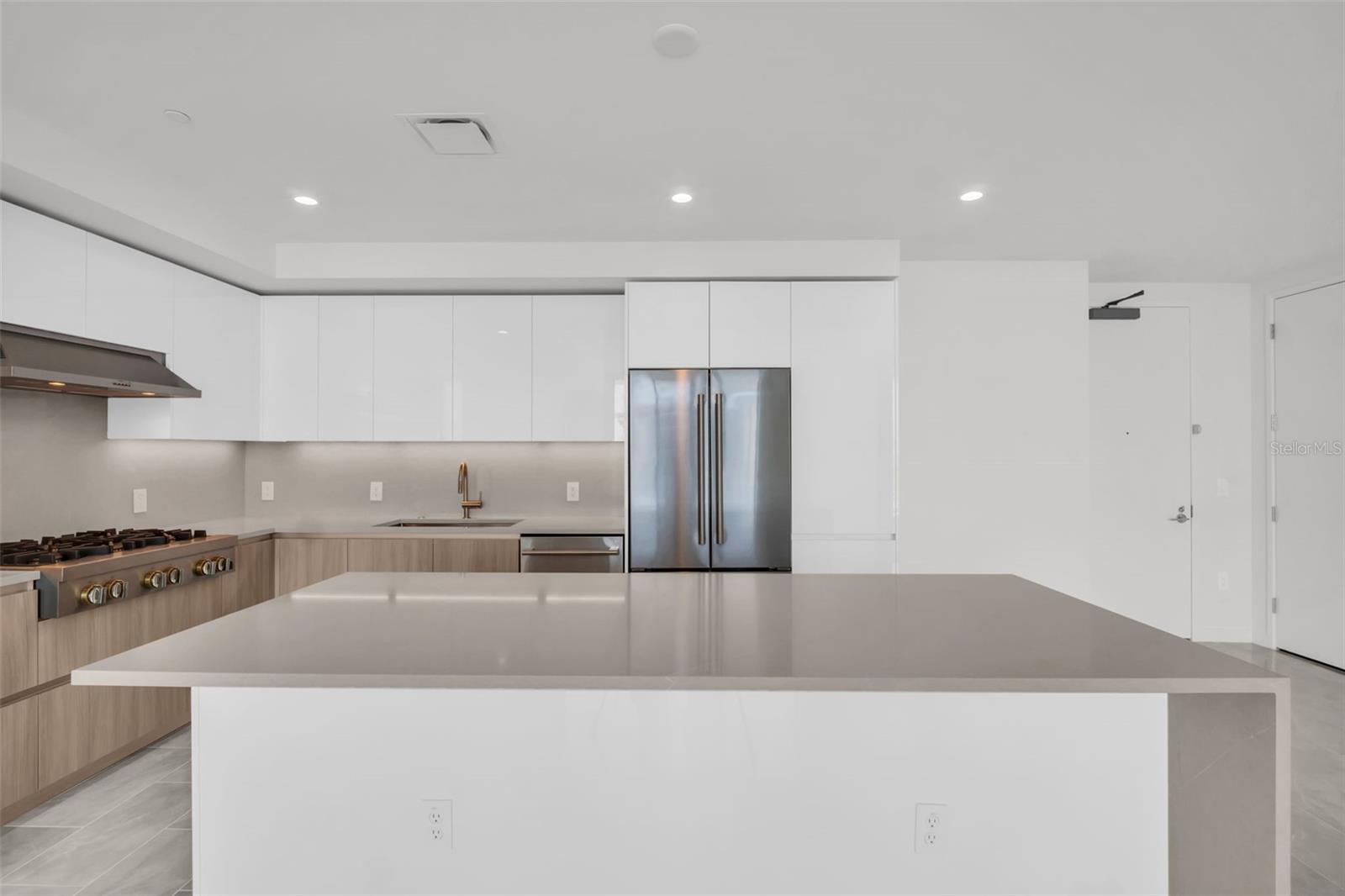 Image 4 of 70 For 400 Central Avenue 2605