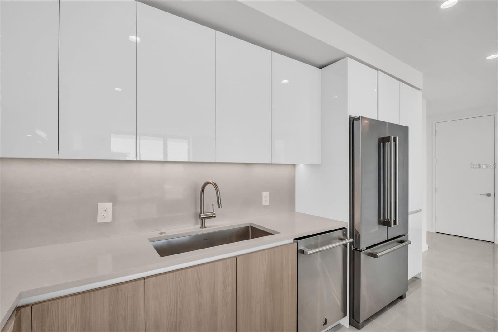 Image 7 of 70 For 400 Central Avenue 2605