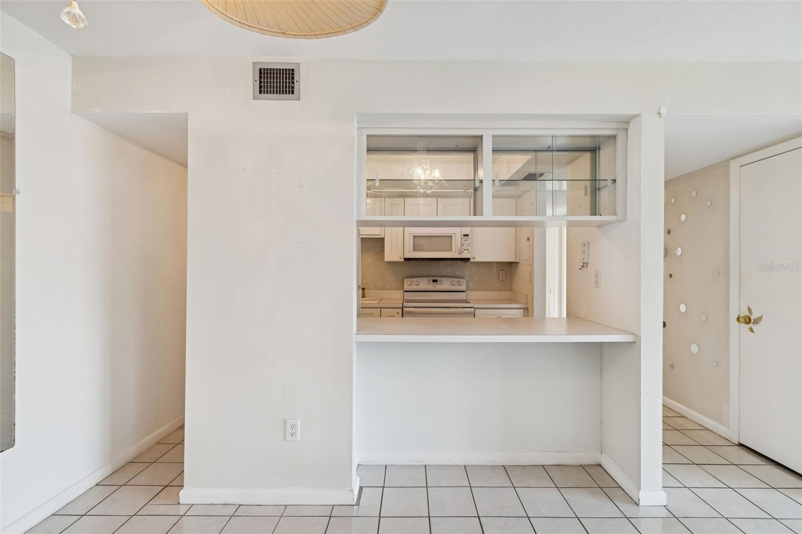 Image 10 of 36 For 850 Village Lake Ter N  106