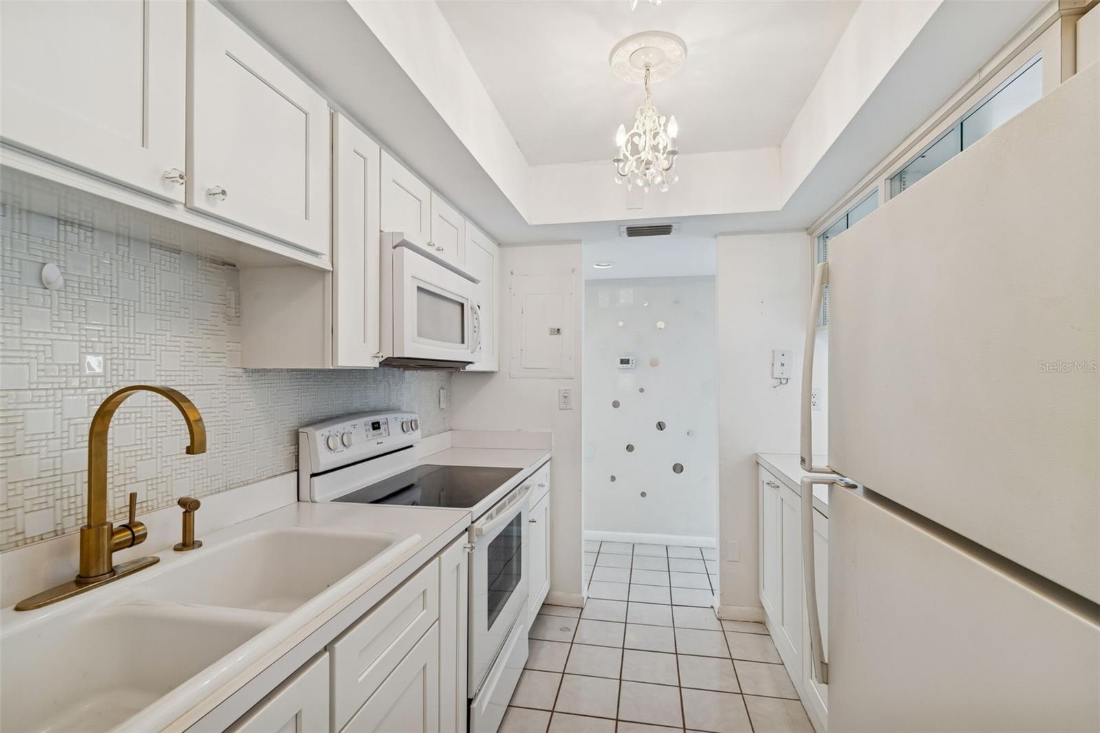 Image 14 of 36 For 850 Village Lake Ter N  106