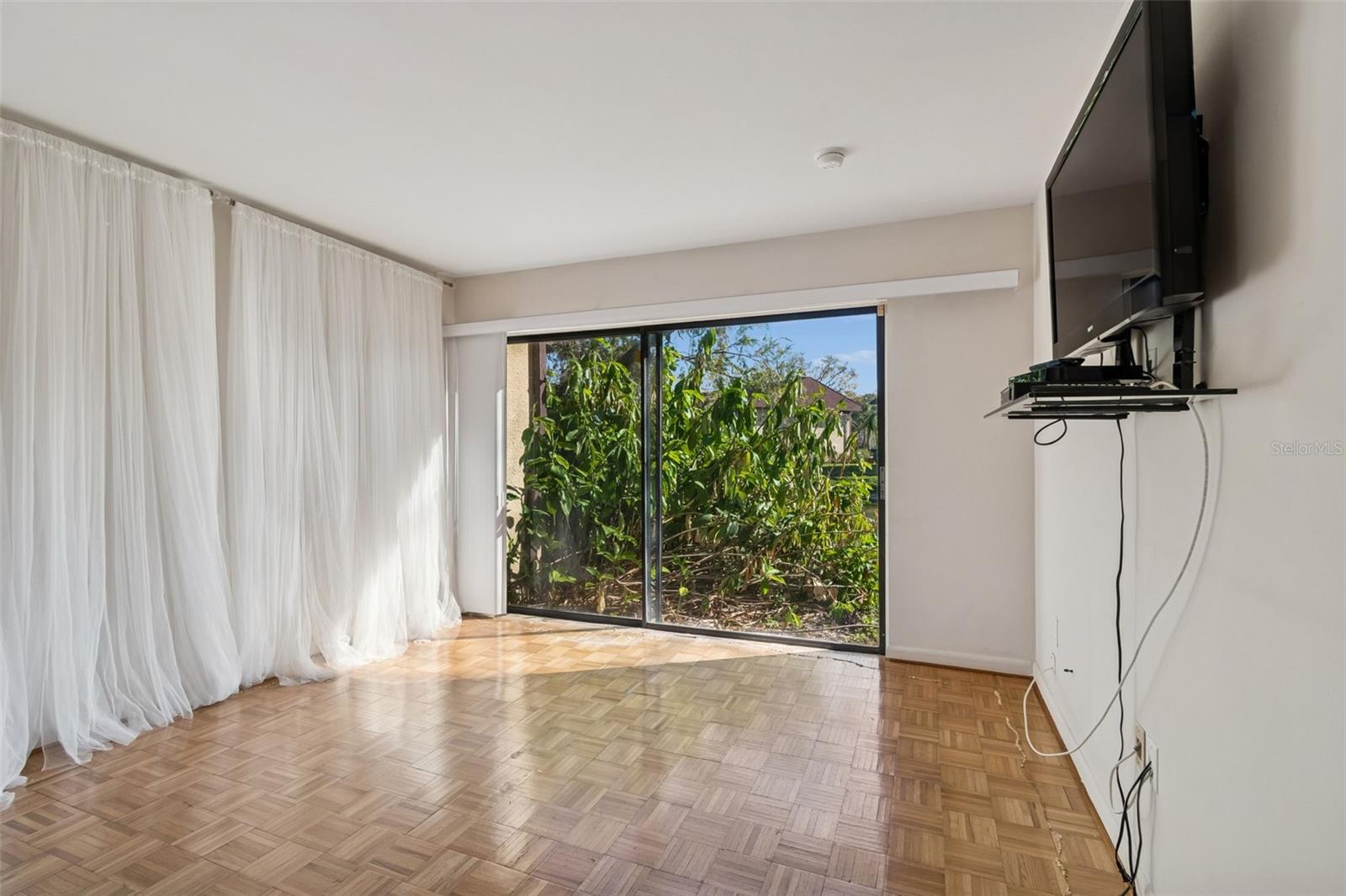 Image 15 of 36 For 850 Village Lake Ter N  106