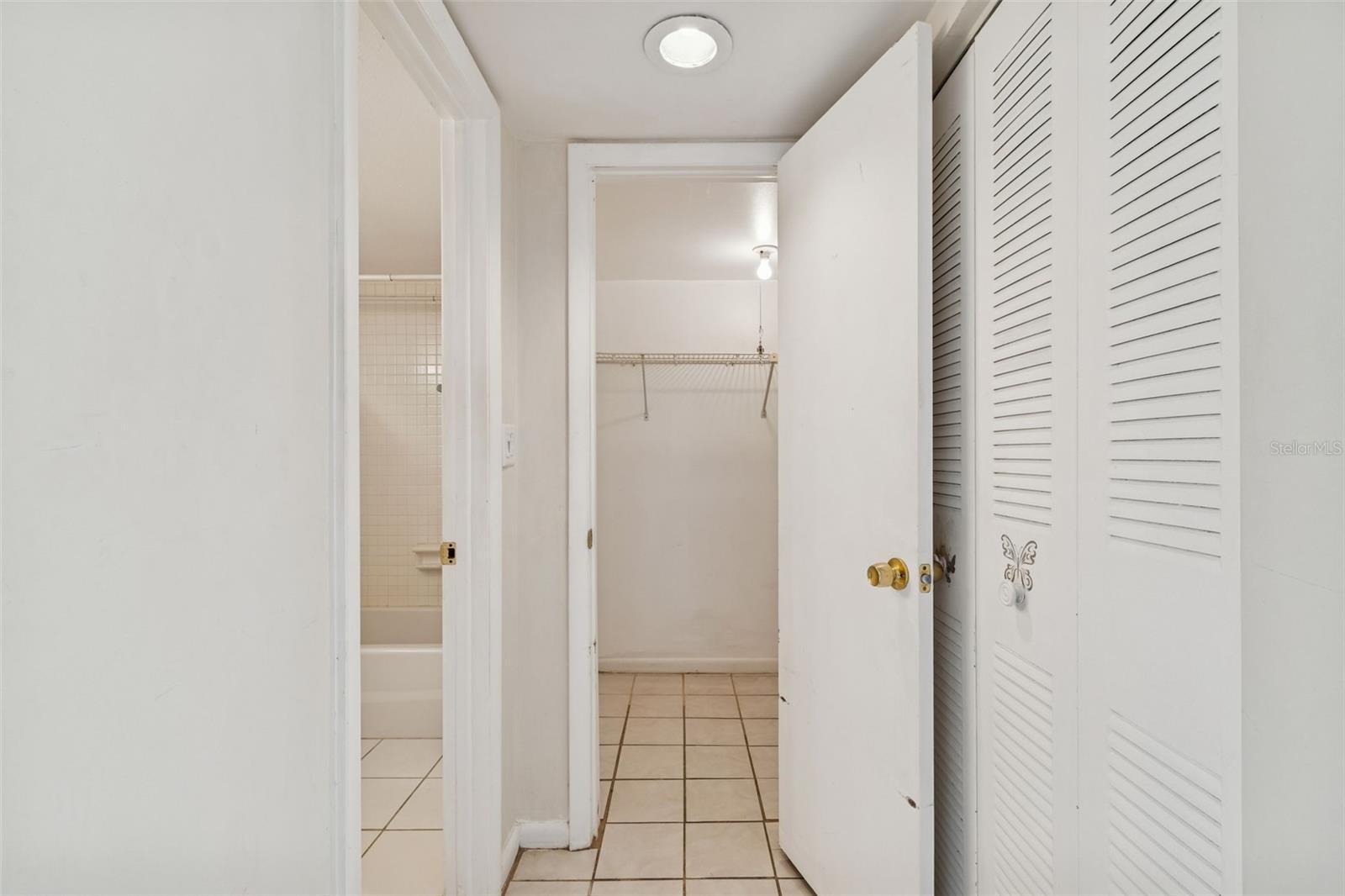 Image 20 of 36 For 850 Village Lake Ter N  106