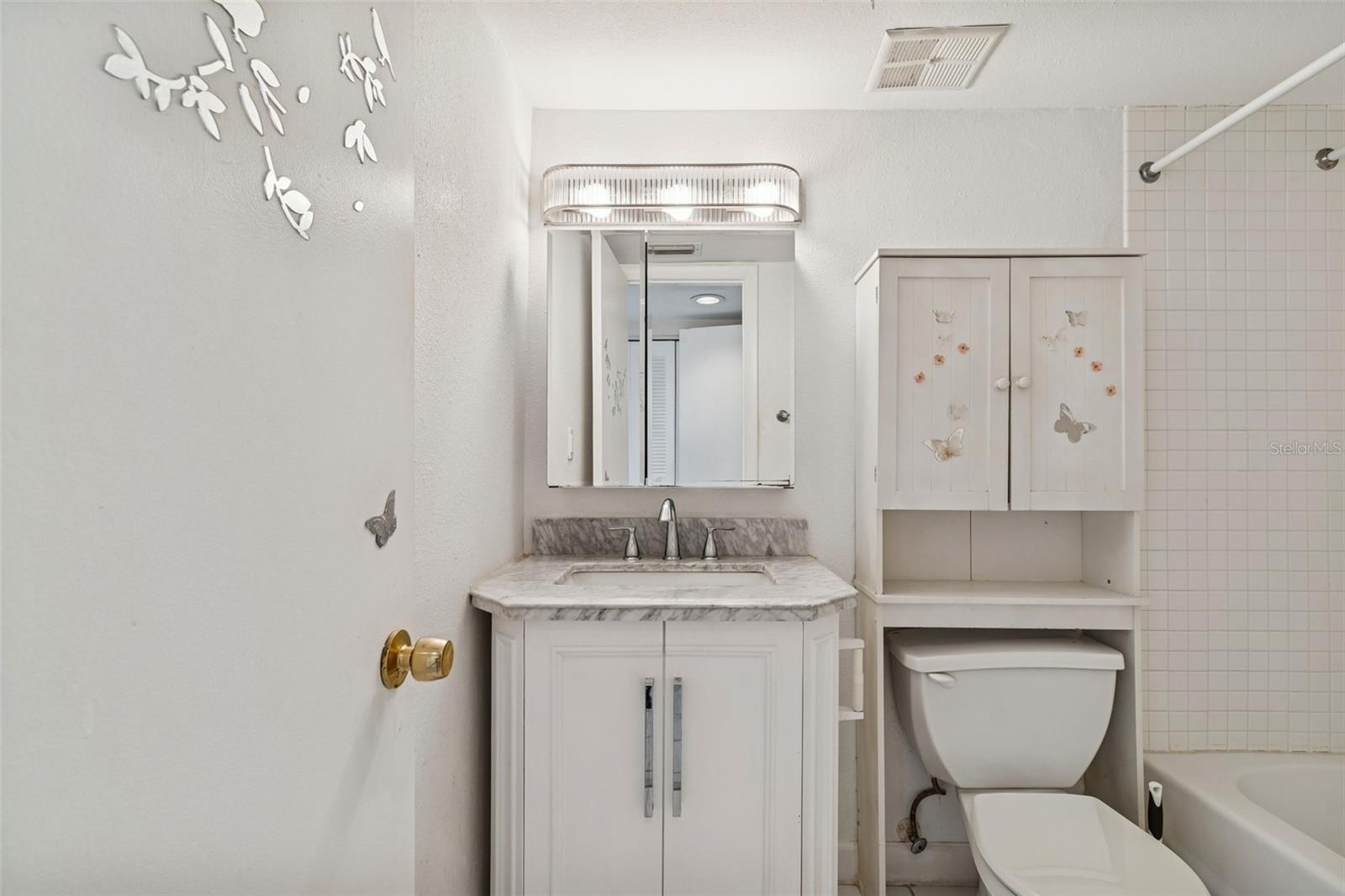 Image 23 of 36 For 850 Village Lake Ter N  106